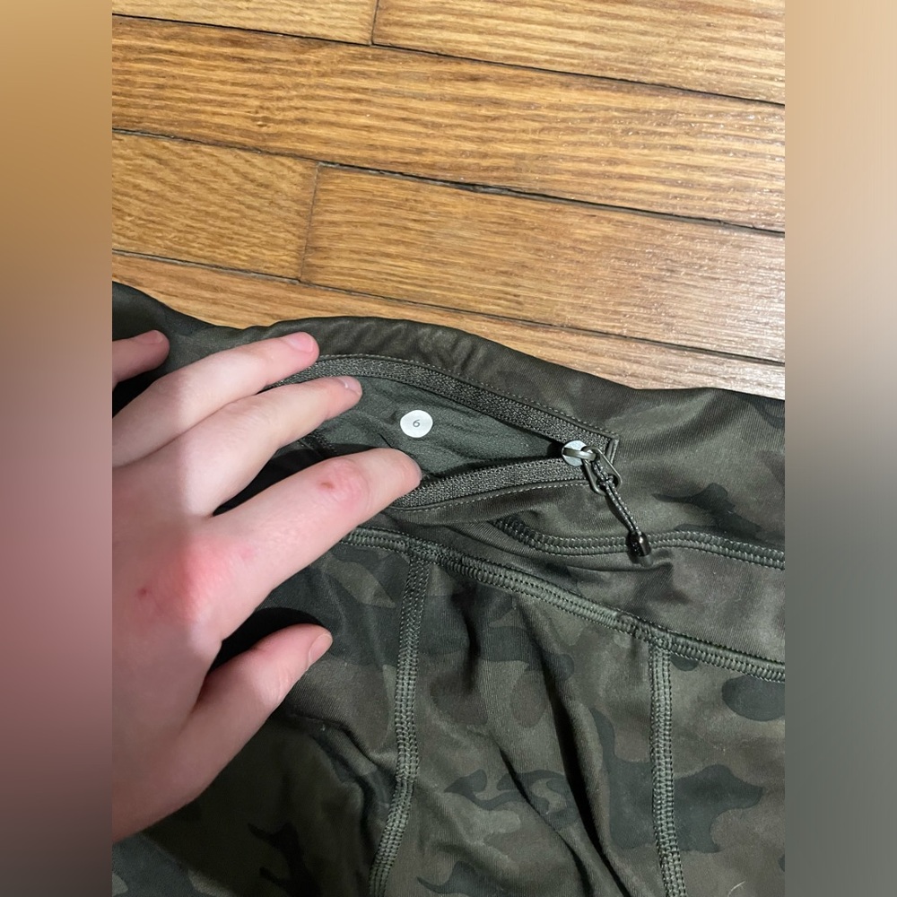 Lululemon Cropped Leggings ๐ - Picture 3 of 4